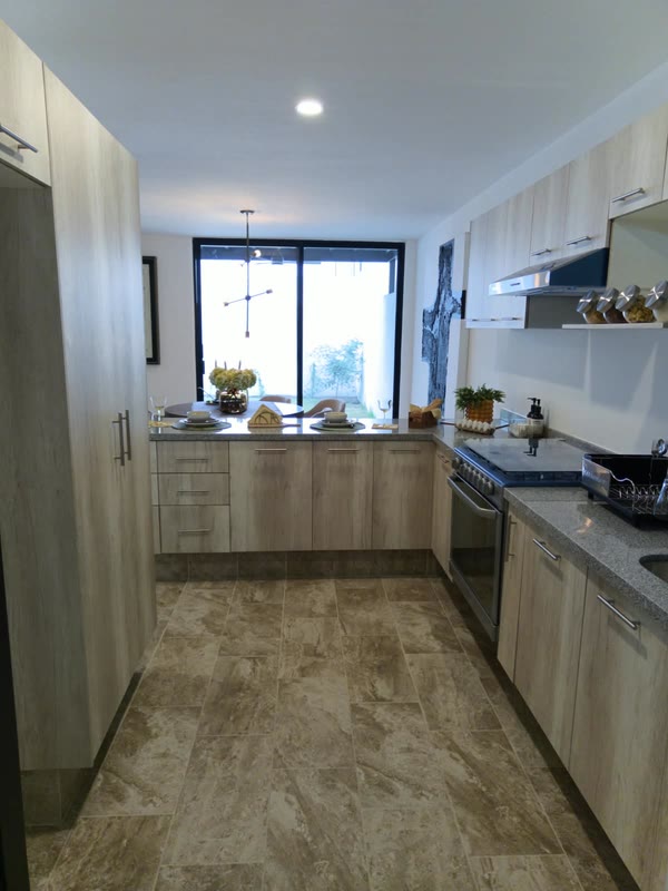 Cocina con cubierta de granito · Casa en Lombardia Residencial